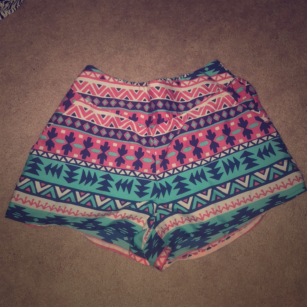 Stretch patterned shorts